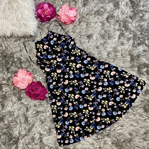 Forever 21 Dresses & Skirts - Forever 21 Floral Dress Women size M